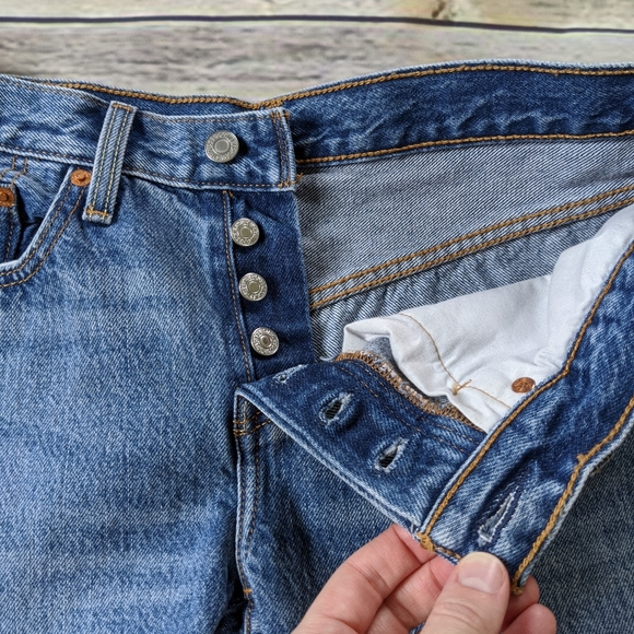 Levi's Rose Embroidered Distressed Tapered… - Picture 6 of 15